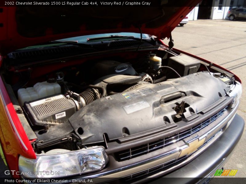 Victory Red / Graphite Gray 2002 Chevrolet Silverado 1500 LS Regular Cab 4x4