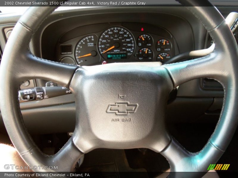 Victory Red / Graphite Gray 2002 Chevrolet Silverado 1500 LS Regular Cab 4x4