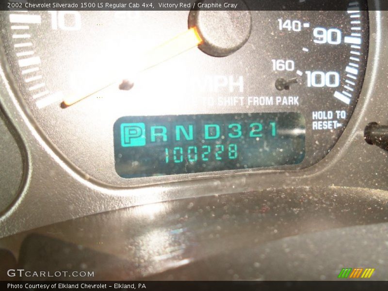 Victory Red / Graphite Gray 2002 Chevrolet Silverado 1500 LS Regular Cab 4x4