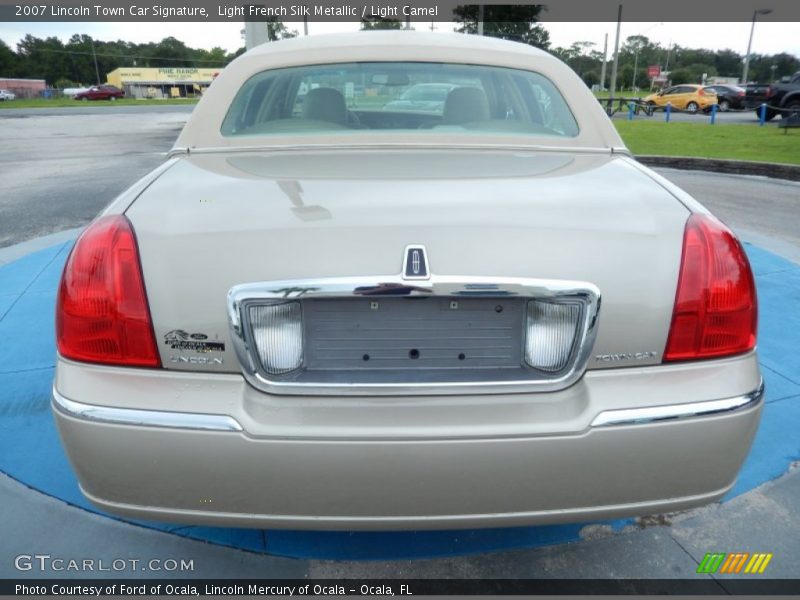 Light French Silk Metallic / Light Camel 2007 Lincoln Town Car Signature