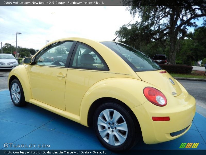 Sunflower Yellow / Black 2009 Volkswagen New Beetle 2.5 Coupe