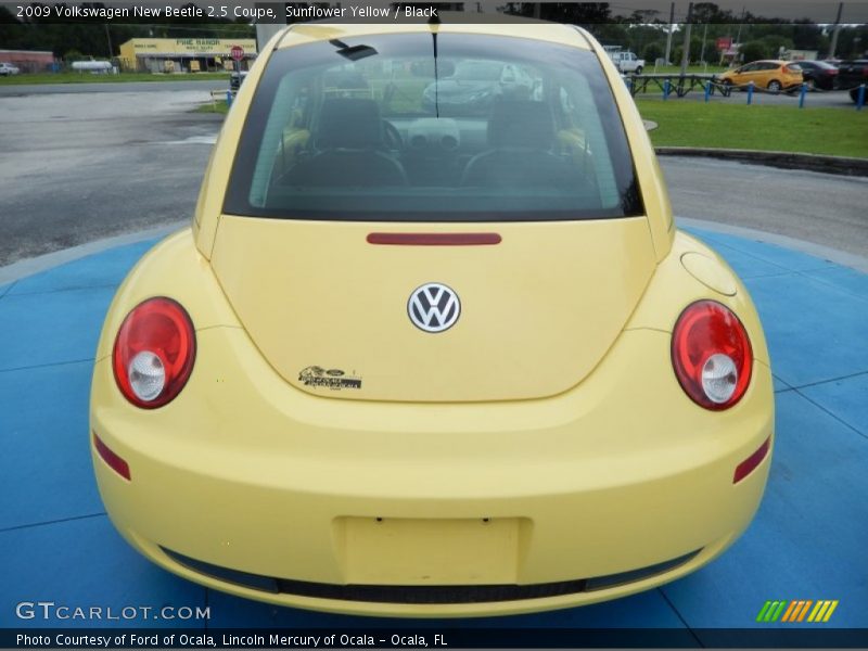 Sunflower Yellow / Black 2009 Volkswagen New Beetle 2.5 Coupe