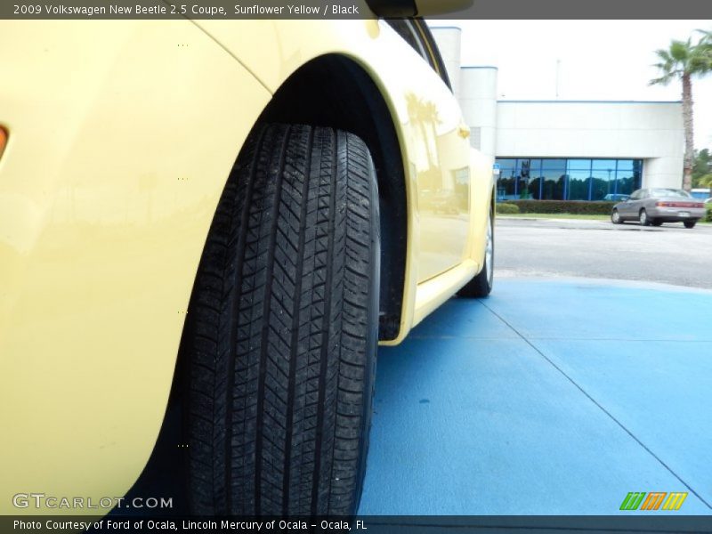 Sunflower Yellow / Black 2009 Volkswagen New Beetle 2.5 Coupe