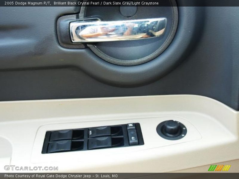 Brilliant Black Crystal Pearl / Dark Slate Gray/Light Graystone 2005 Dodge Magnum R/T