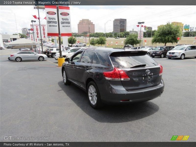 Magnetic Gray Metallic / Ivory 2010 Toyota Venza I4