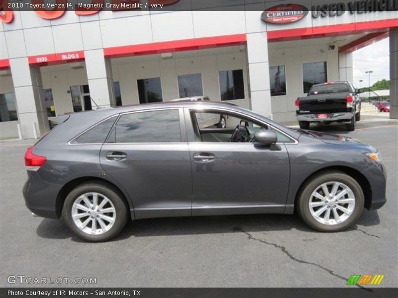 Magnetic Gray Metallic / Ivory 2010 Toyota Venza I4