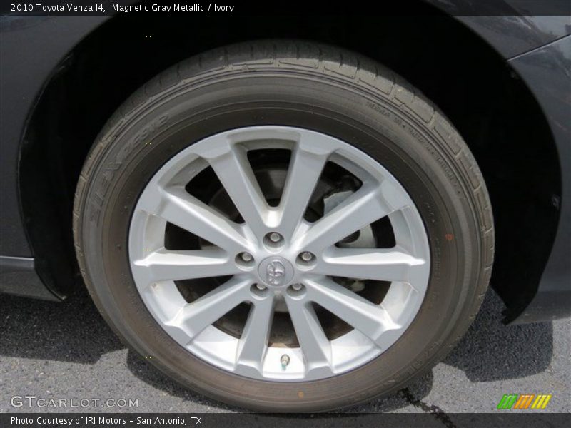 Magnetic Gray Metallic / Ivory 2010 Toyota Venza I4