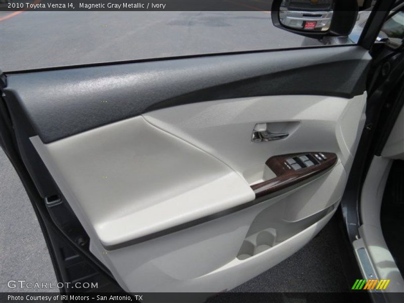 Magnetic Gray Metallic / Ivory 2010 Toyota Venza I4