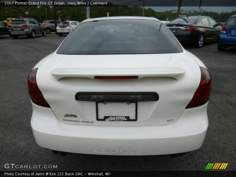 Ivory White / Cashmere 2007 Pontiac Grand Prix GT Sedan