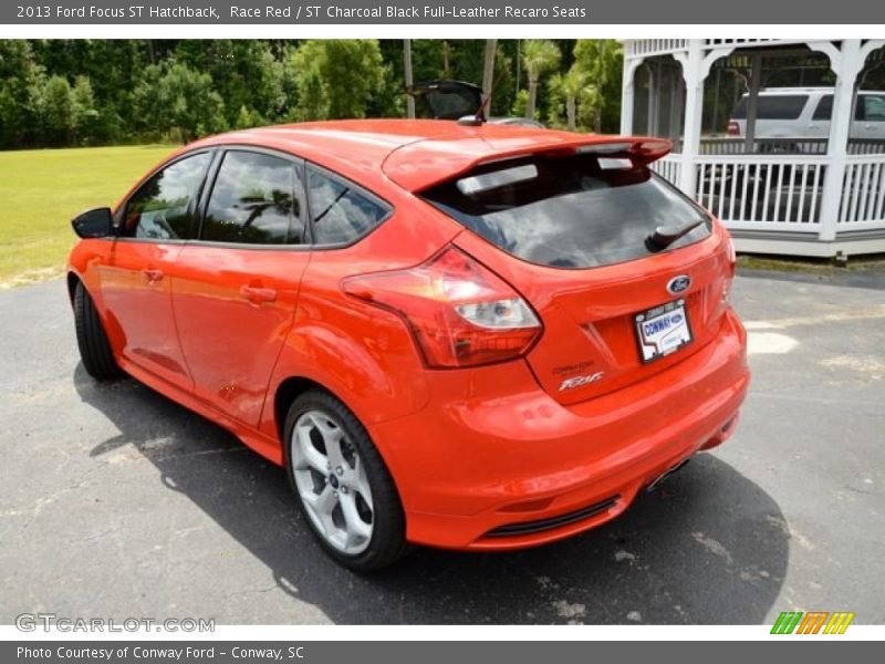 Race Red / ST Charcoal Black Full-Leather Recaro Seats 2013 Ford Focus ST Hatchback