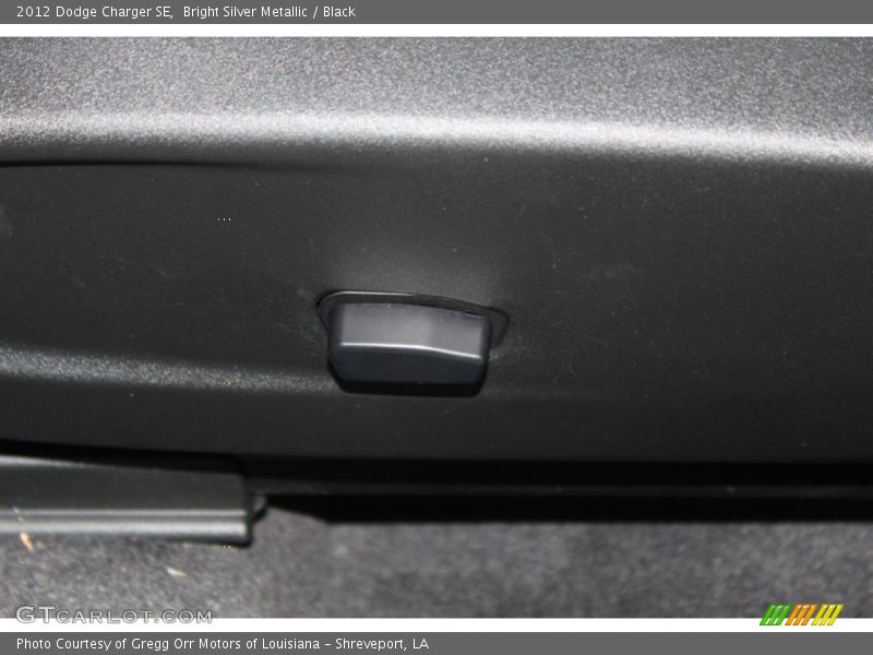 Bright Silver Metallic / Black 2012 Dodge Charger SE
