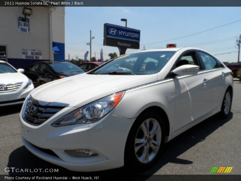 Pearl White / Black 2011 Hyundai Sonata SE