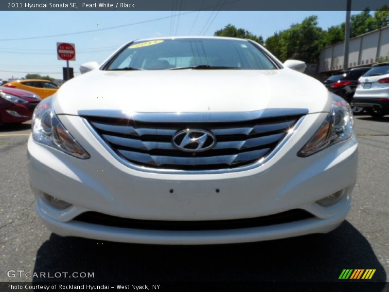 Pearl White / Black 2011 Hyundai Sonata SE