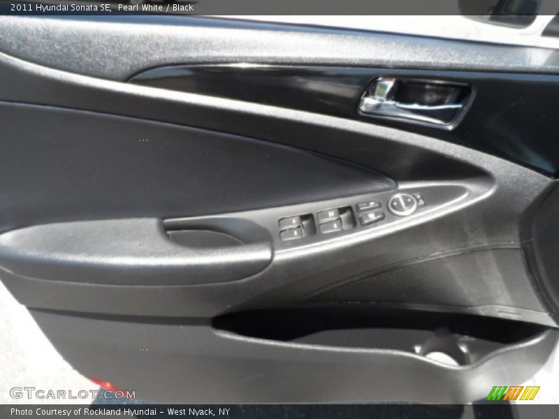 Pearl White / Black 2011 Hyundai Sonata SE