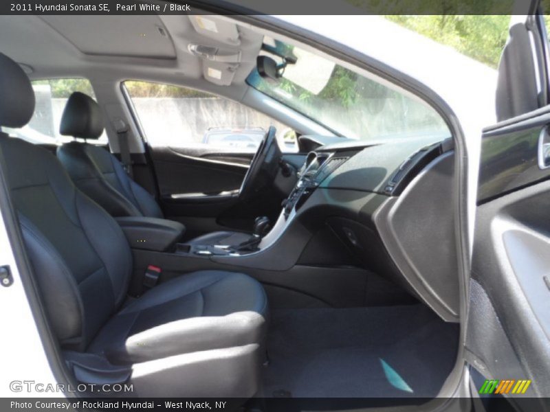 Pearl White / Black 2011 Hyundai Sonata SE