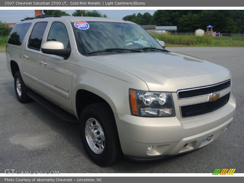 Front 3/4 View of 2007 Suburban 2500 LT