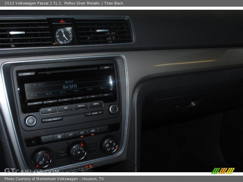 Reflex Silver Metallic / Titan Black 2013 Volkswagen Passat 2.5L S