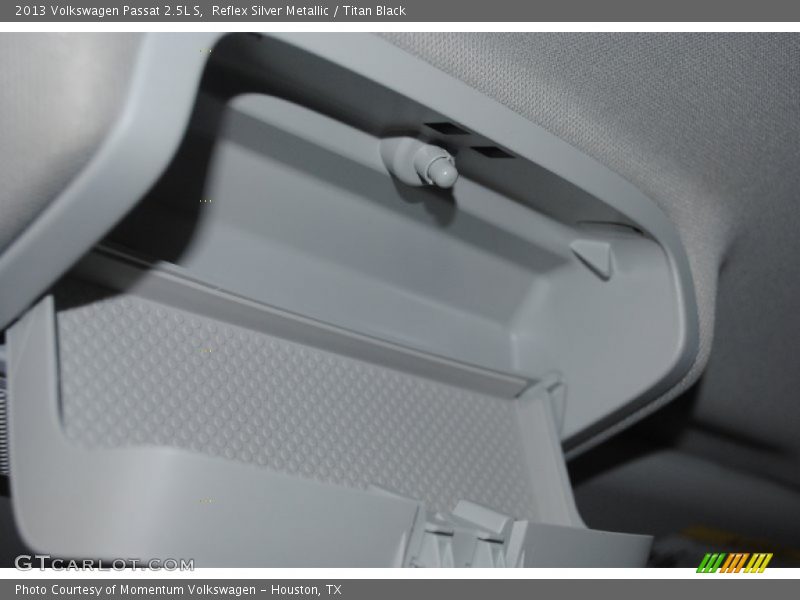 Reflex Silver Metallic / Titan Black 2013 Volkswagen Passat 2.5L S