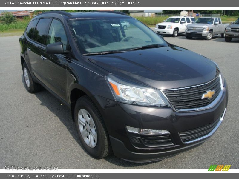 Front 3/4 View of 2014 Traverse LS
