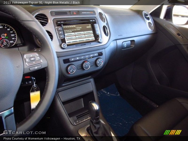 Night Blue Metallic / Black 2013 Volkswagen Tiguan SE