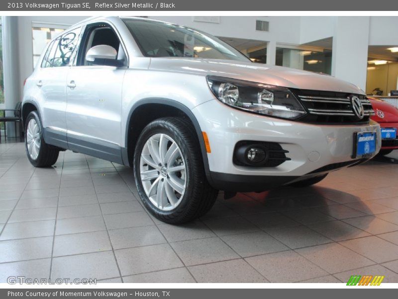 Reflex Silver Metallic / Black 2013 Volkswagen Tiguan SE