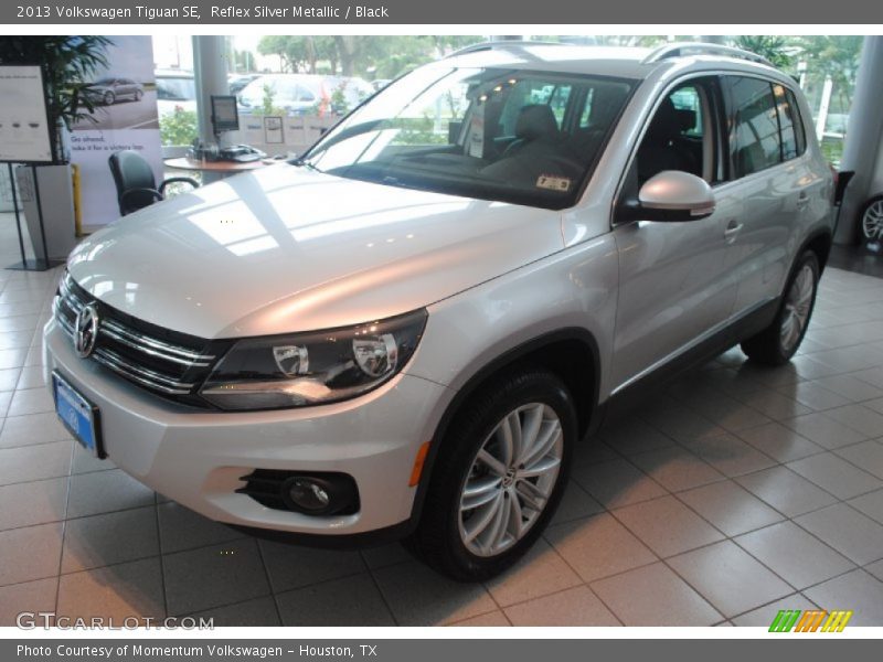 Reflex Silver Metallic / Black 2013 Volkswagen Tiguan SE