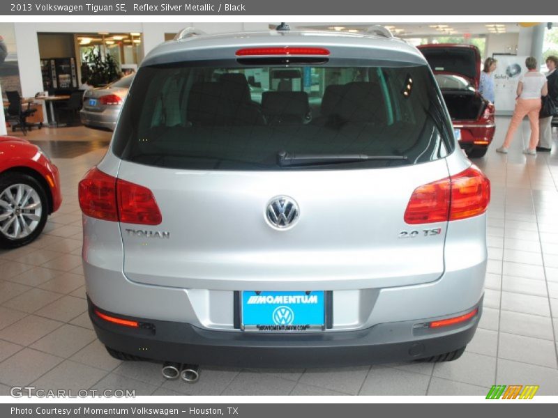 Reflex Silver Metallic / Black 2013 Volkswagen Tiguan SE