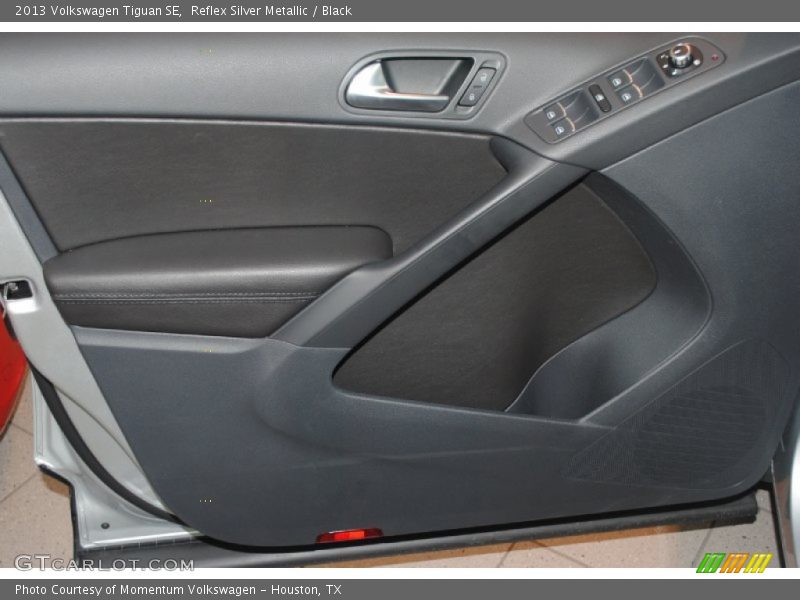 Reflex Silver Metallic / Black 2013 Volkswagen Tiguan SE