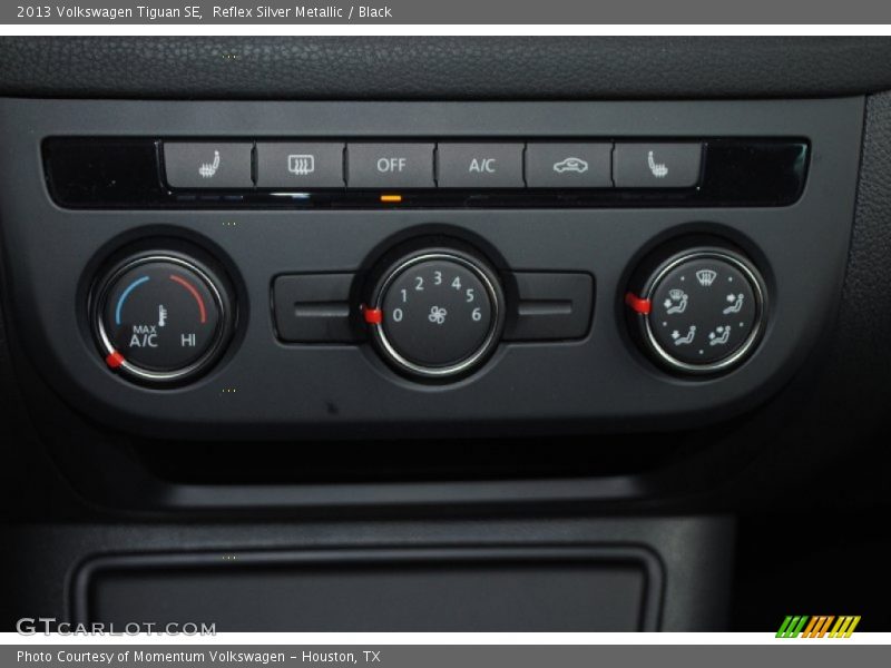 Reflex Silver Metallic / Black 2013 Volkswagen Tiguan SE