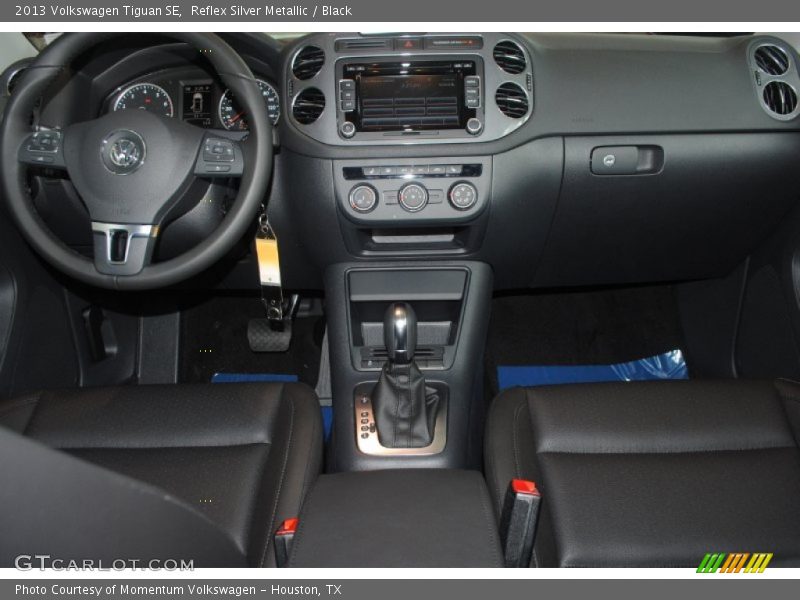 Reflex Silver Metallic / Black 2013 Volkswagen Tiguan SE