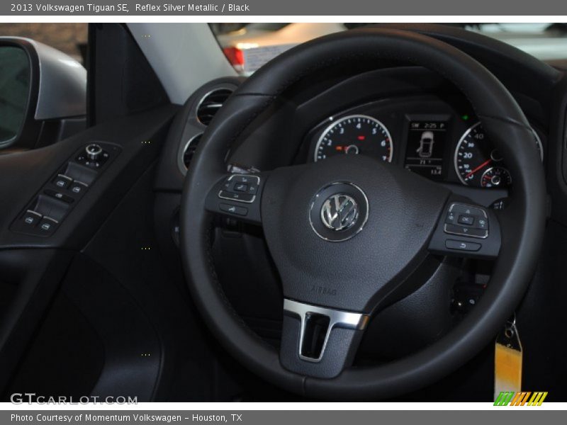 Reflex Silver Metallic / Black 2013 Volkswagen Tiguan SE