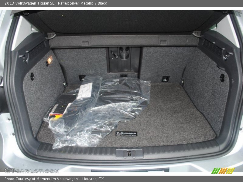 Reflex Silver Metallic / Black 2013 Volkswagen Tiguan SE