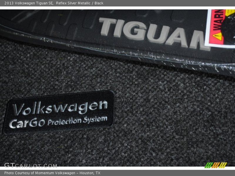 Reflex Silver Metallic / Black 2013 Volkswagen Tiguan SE