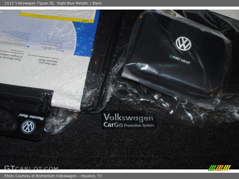 Night Blue Metallic / Black 2013 Volkswagen Tiguan SE