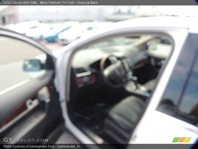 White Platinum Tri-Coat / Charcoal Black 2011 Lincoln MKX FWD