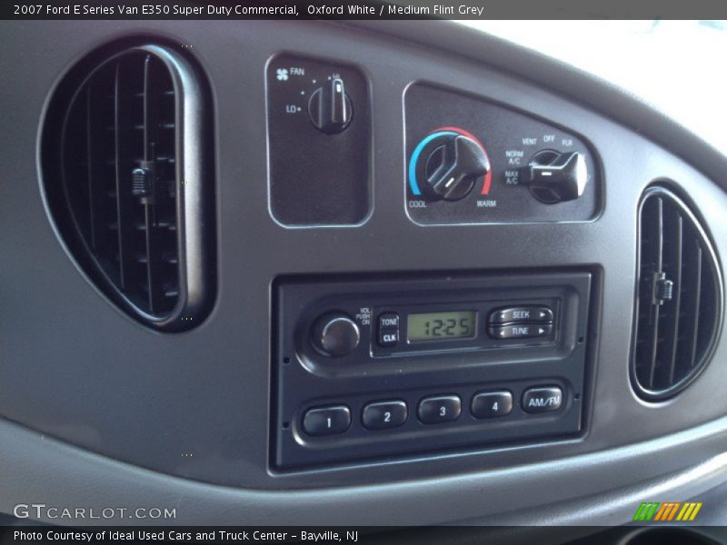 Oxford White / Medium Flint Grey 2007 Ford E Series Van E350 Super Duty Commercial