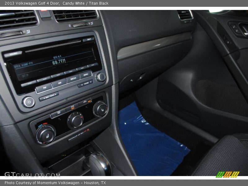 Candy White / Titan Black 2013 Volkswagen Golf 4 Door
