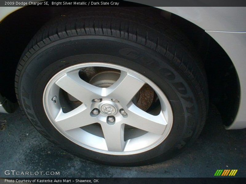 Bright Silver Metallic / Dark Slate Gray 2009 Dodge Charger SE