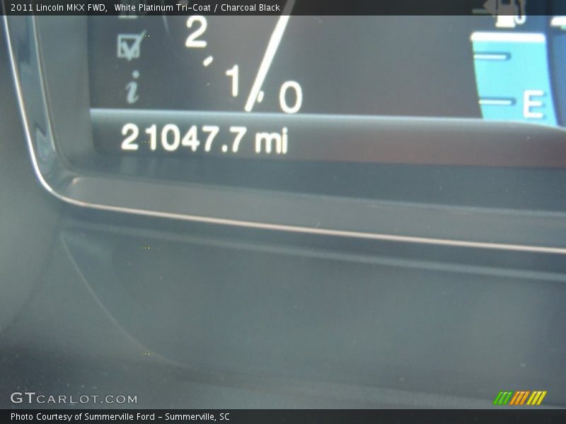 White Platinum Tri-Coat / Charcoal Black 2011 Lincoln MKX FWD