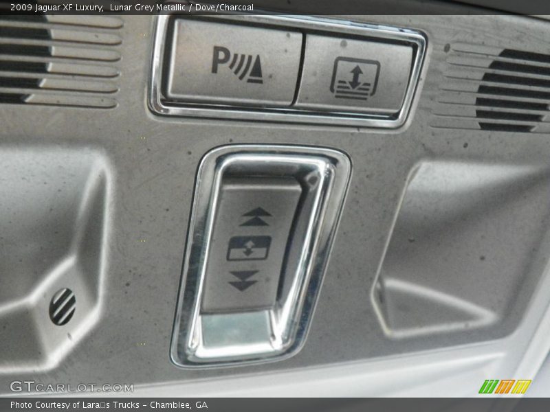 Lunar Grey Metallic / Dove/Charcoal 2009 Jaguar XF Luxury