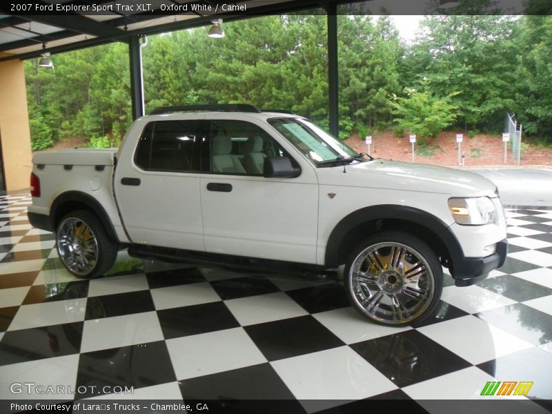 Oxford White / Camel 2007 Ford Explorer Sport Trac XLT