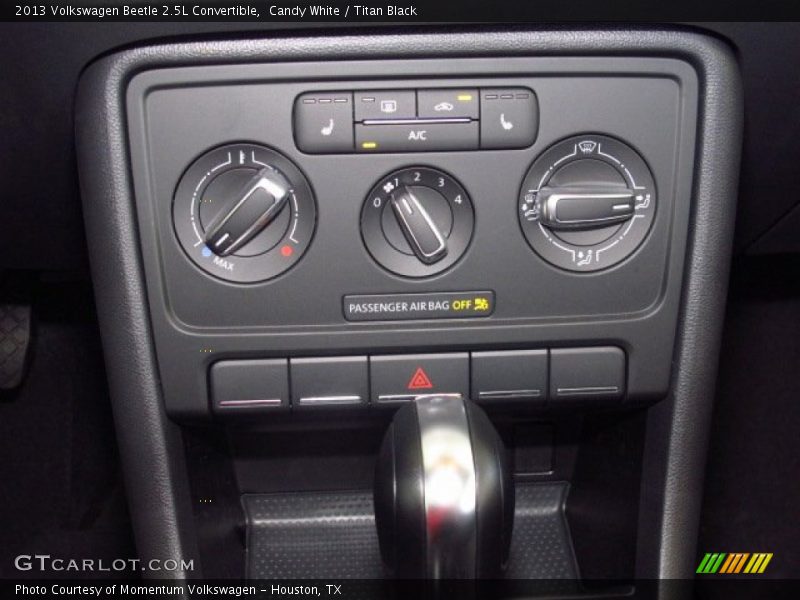 Candy White / Titan Black 2013 Volkswagen Beetle 2.5L Convertible