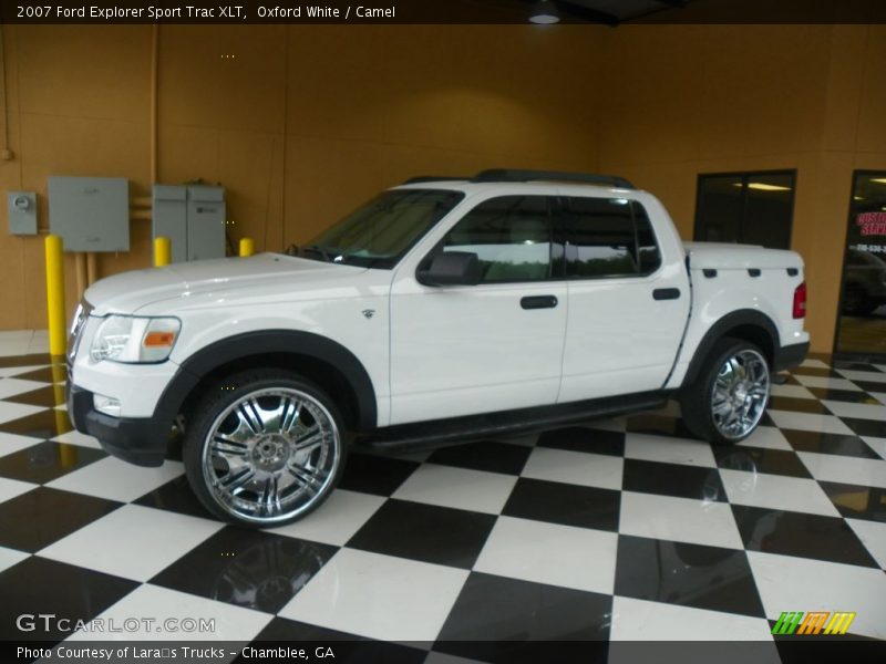 Oxford White / Camel 2007 Ford Explorer Sport Trac XLT