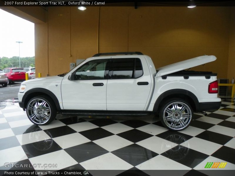 Oxford White / Camel 2007 Ford Explorer Sport Trac XLT