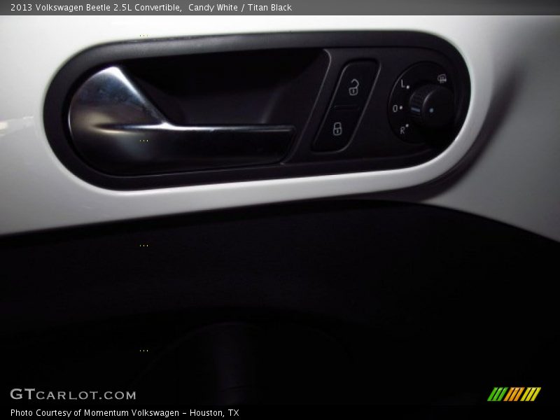 Candy White / Titan Black 2013 Volkswagen Beetle 2.5L Convertible