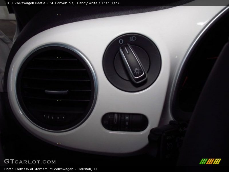 Candy White / Titan Black 2013 Volkswagen Beetle 2.5L Convertible