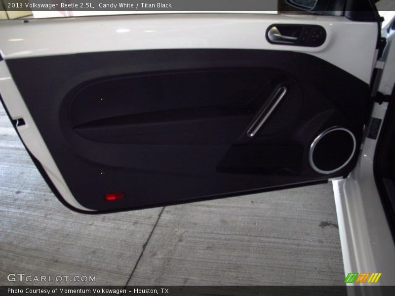 Candy White / Titan Black 2013 Volkswagen Beetle 2.5L