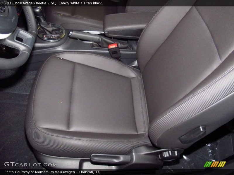 Candy White / Titan Black 2013 Volkswagen Beetle 2.5L
