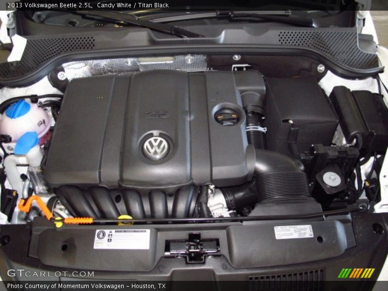 Candy White / Titan Black 2013 Volkswagen Beetle 2.5L