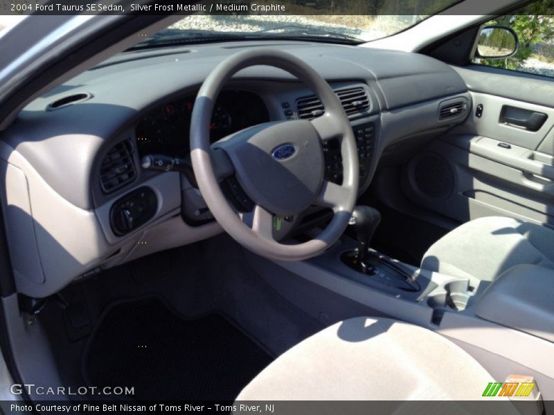 Silver Frost Metallic / Medium Graphite 2004 Ford Taurus SE Sedan